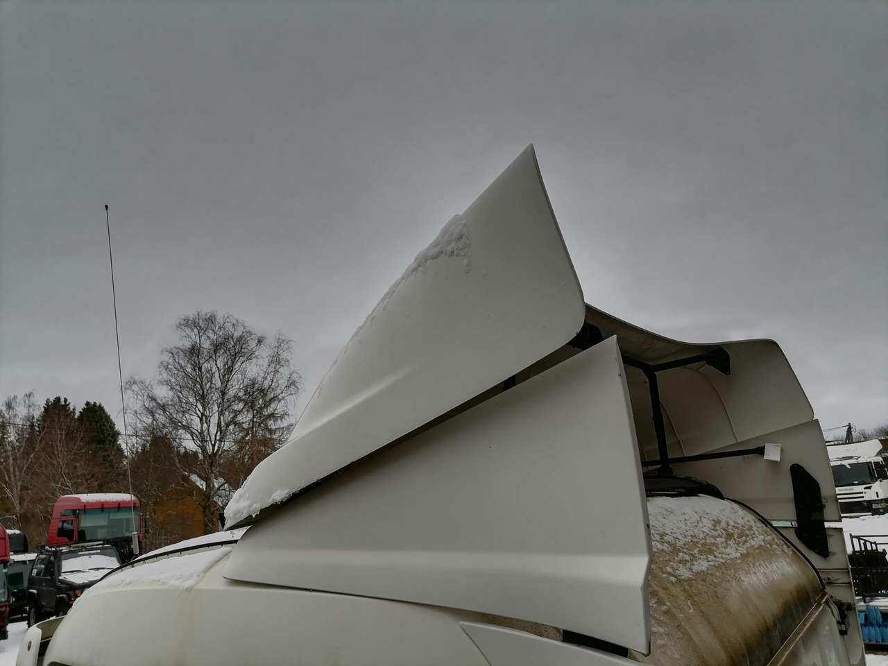 Scania Scania cab wind deflector, roof 1757973 - Aérodynamique/ Spoilers pour Camion: photos 4 Scania Scania cab wind deflector, roof 1757973 - Aérodynamique/ Spoilers pour Camion: photos 4