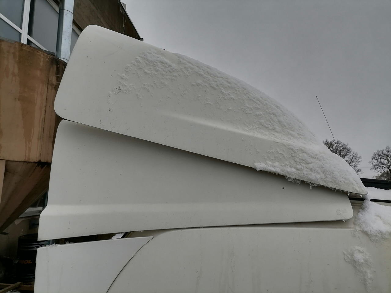 Scania Scania cab wind deflector, roof 1757973 - Aérodynamique/ Spoilers pour Camion: photos 3 Scania Scania cab wind deflector, roof 1757973 - Aérodynamique/ Spoilers pour Camion: photos 3