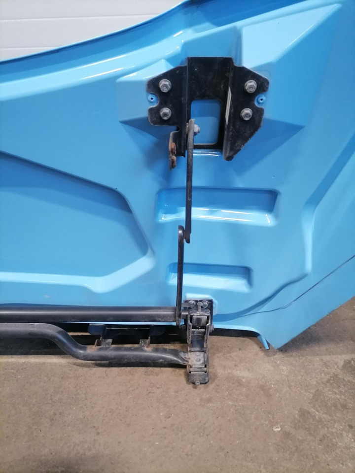 Scania Scania cab wind deflector, roof 2390522 - Aérodynamique/ Spoilers pour Camion: photos 5 Scania Scania cab wind deflector, roof 2390522 - Aérodynamique/ Spoilers pour Camion: photos 5