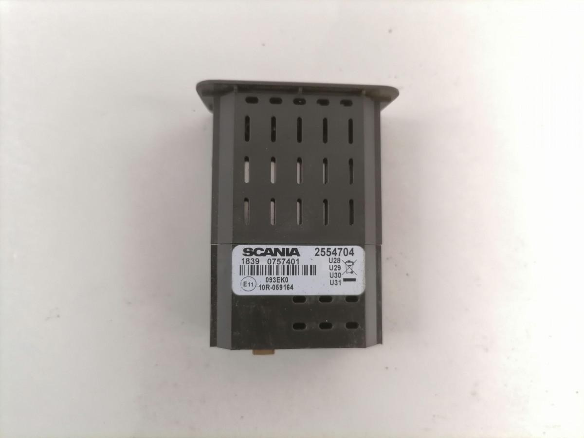 Scania USB pistiku paneel 2554704 - Système électrique pour Camion: photos 4 Scania USB pistiku paneel 2554704 - Système électrique pour Camion: photos 4