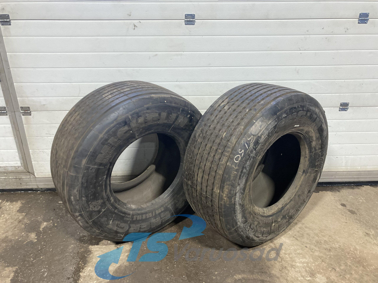 Universaalne Michelin 425/55R19,5 42555R195 - Pneus et jantes pour Camion: photos 1 Universaalne Michelin 425/55R19,5 42555R195 - Pneus et jantes pour Camion: photos 1