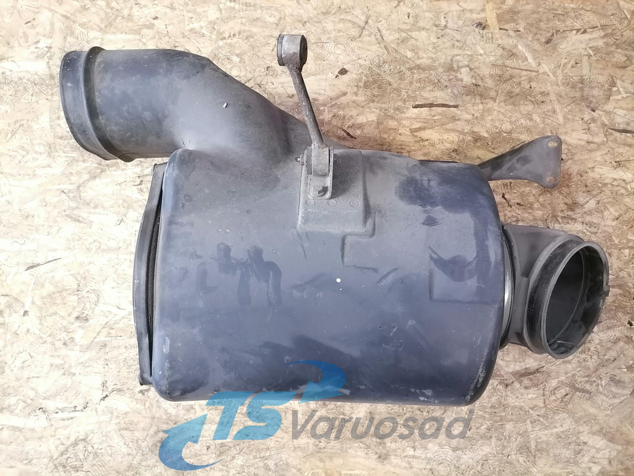 Volvo Air filter housing 20381066 - Système d'admission d'air pour Camion: photos 3 Volvo Air filter housing 20381066 - Système d'admission d'air pour Camion: photos 3