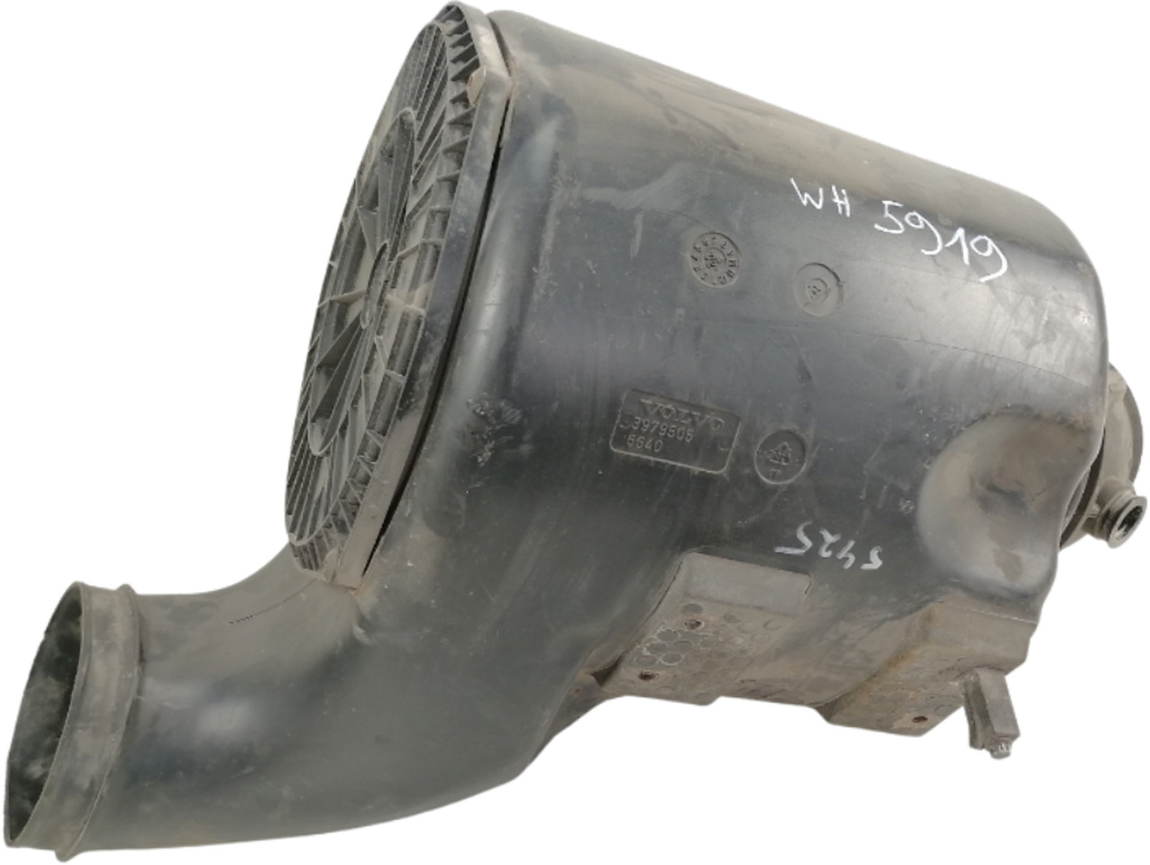 Volvo Air filter housing 3979505 - Système d'admission d'air pour Camion: photos 1 Volvo Air filter housing 3979505 - Système d'admission d'air pour Camion: photos 1