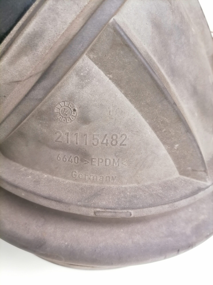 Volvo Air intake 21115482 - Système d'admission d'air pour Camion: photos 2 Volvo Air intake 21115482 - Système d'admission d'air pour Camion: photos 2