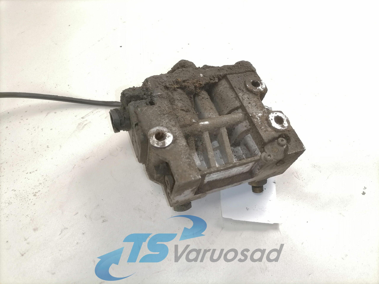 Volvo Engine control switch 2041199 - Système d'échappement pour Camion: photos 1 Volvo Engine control switch 2041199 - Système d'échappement pour Camion: photos 1