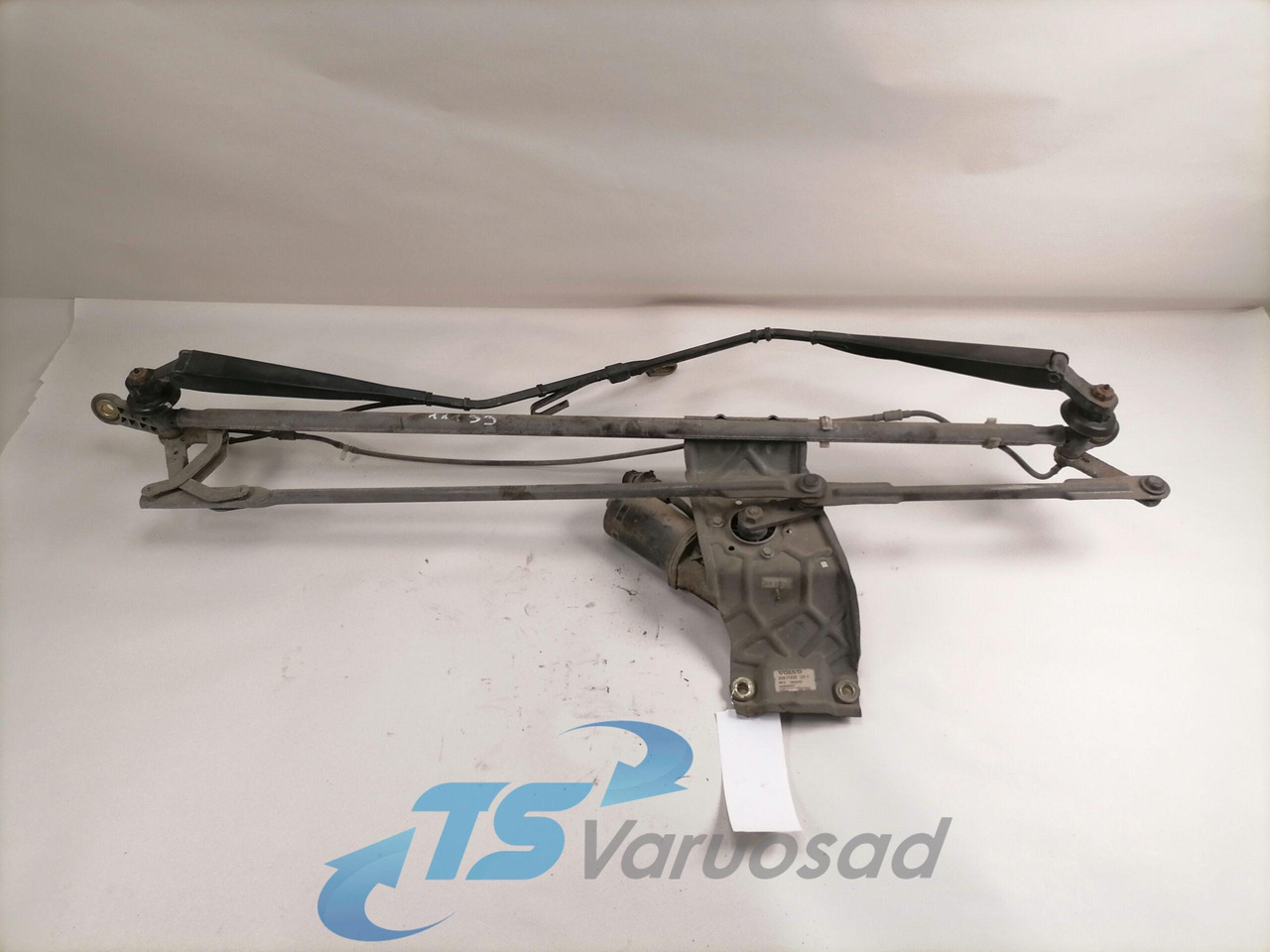 Volvo Klaasipuhasti raam 20517438 - Essuie-glace pour Camion: photos 1 Volvo Klaasipuhasti raam 20517438 - Essuie-glace pour Camion: photos 1