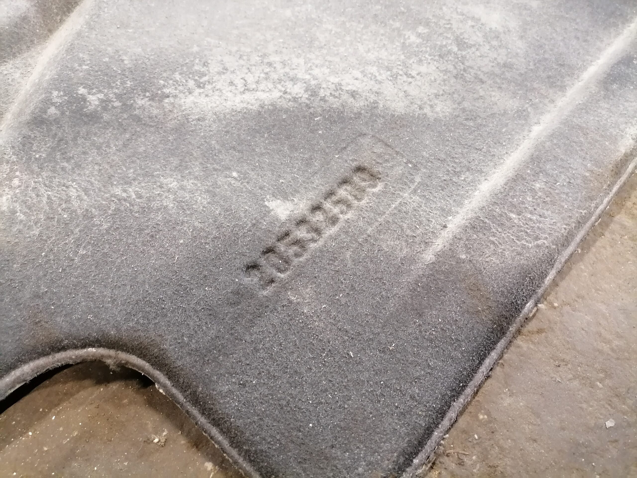 Volvo Noise reduction mat under the cab 20532509 - Pièce universelle pour Camion: photos 4 Volvo Noise reduction mat under the cab 20532509 - Pièce universelle pour Camion: photos 4