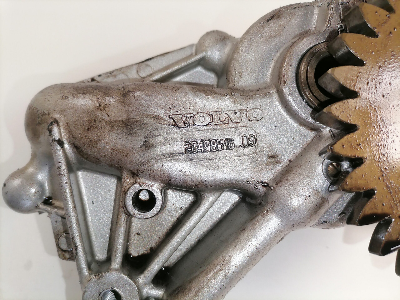 Volvo Oil pump 20498516 - Pompe à huile pour Camion: photos 2 Volvo Oil pump 20498516 - Pompe à huile pour Camion: photos 2