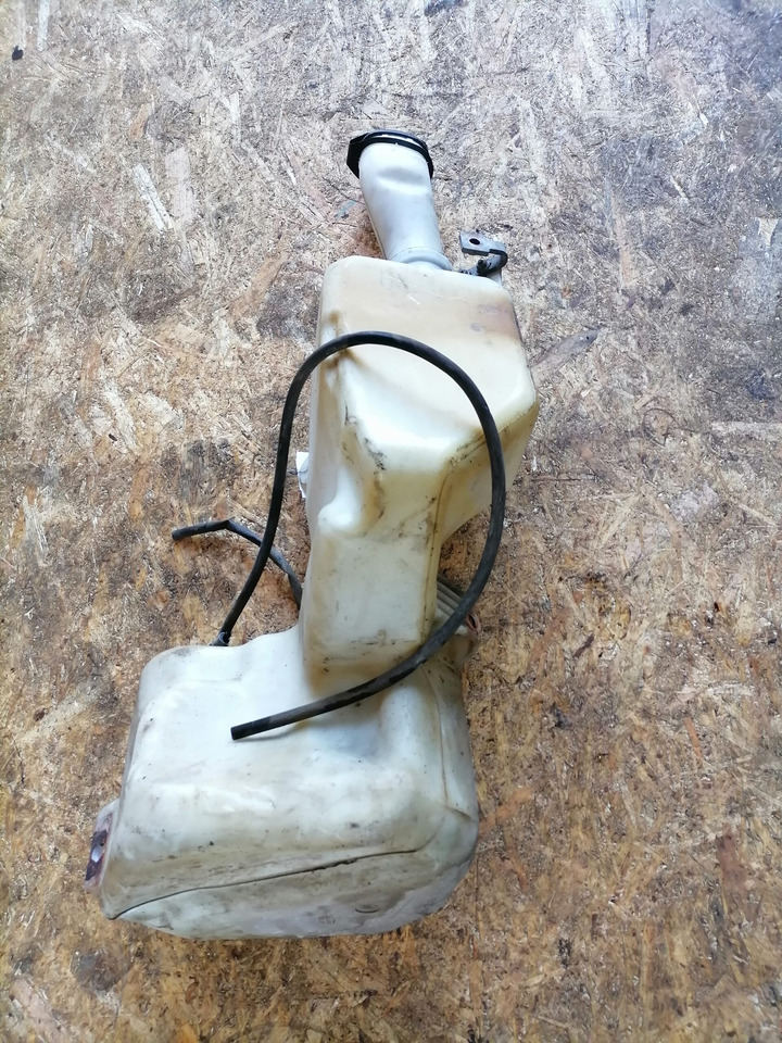 Volvo Windscreen washer fluid tank 20382655 - Essuie-glace pour Camion: photos 4 Volvo Windscreen washer fluid tank 20382655 - Essuie-glace pour Camion: photos 4