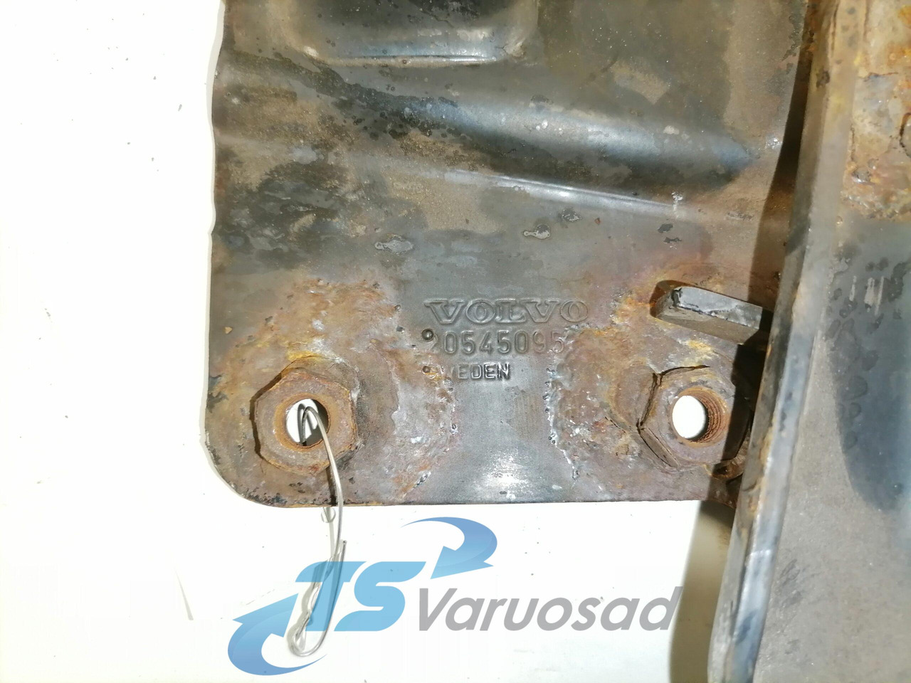 Volvo lower grille carrier hinge 20545095 - Calandre pour Camion: photos 3 Volvo lower grille carrier hinge 20545095 - Calandre pour Camion: photos 3