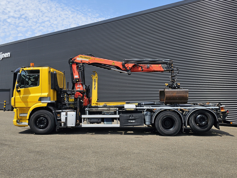 DAF CF 330 6x2-4 / PALFINGER CRANE + HOOKLIFT - Camion ampliroll, Camion grue: photos 3 DAF CF 330 6x2-4 / PALFINGER CRANE + HOOKLIFT - Camion ampliroll, Camion grue: photos 3