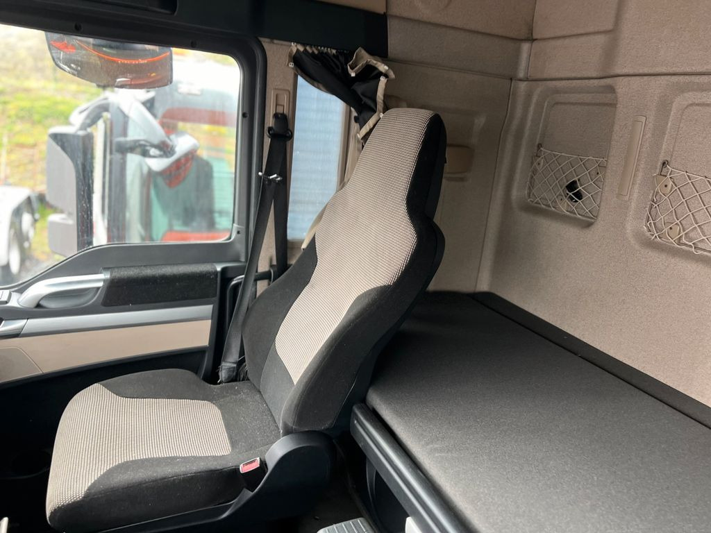 MAN 26.460 6X2 Retarder Klima Navigation guter Zust. MAN 26.460 6X2 Retarder Klima Navigation guter Zust. - Camion ampliroll: photos 5 MAN 26.460 6X2 Retarder Klima Navigation guter Zust. MAN 26.460 6X2 Retarder Klima Navigation guter Zust. - Camion ampliroll: photos 5