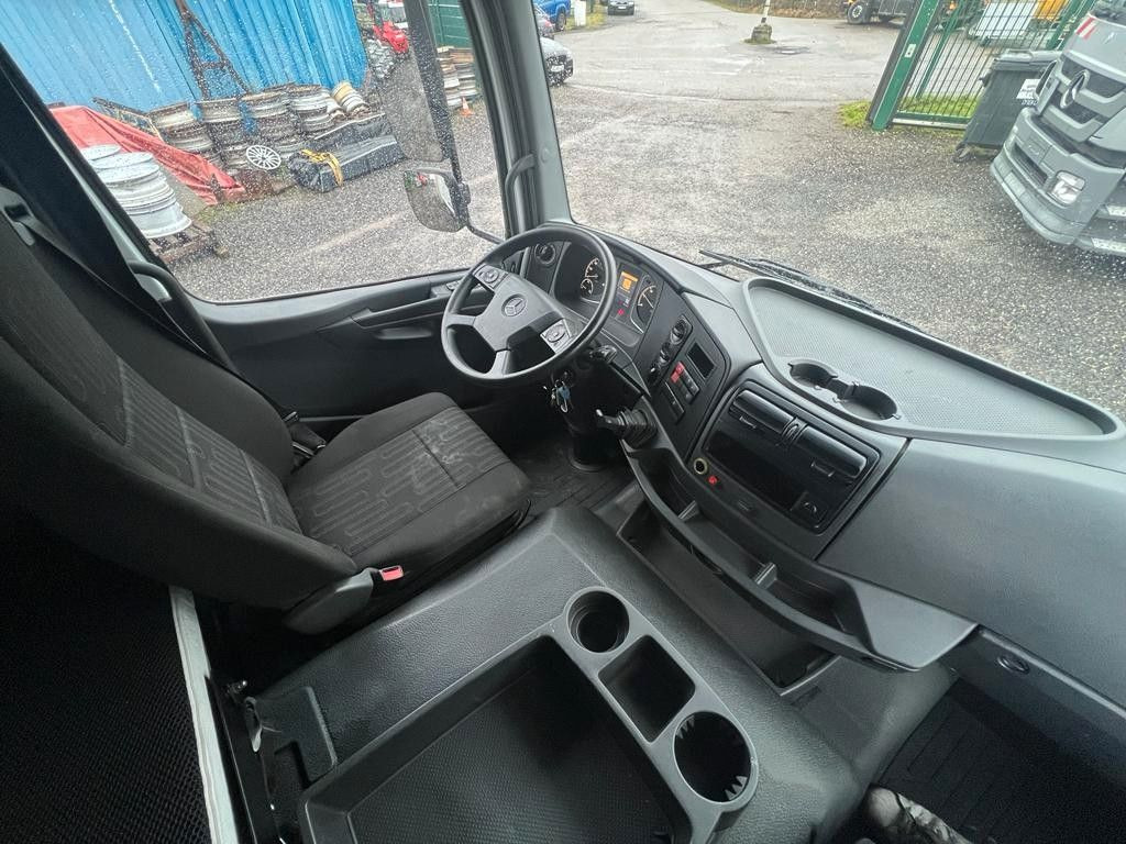 Mercedes-Benz 1324 4X2 Koffer Plane 6 to. Hebebühne Mercedes-Benz 1324 4X2 Koffer Plane 6 to. Hebebühne - Camion à rideaux coulissants: photos 3 Mercedes-Benz 1324 4X2 Koffer Plane 6 to. Hebebühne Mercedes-Benz 1324 4X2 Koffer Plane 6 to. Hebebühne - Camion à rideaux coulissants: photos 3