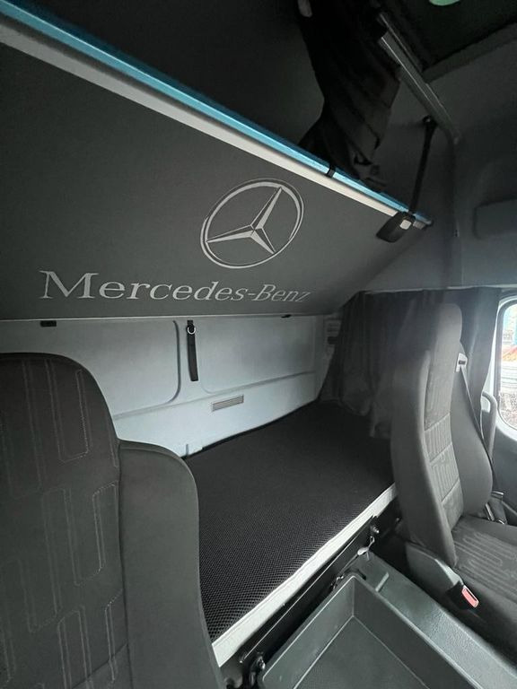 Mercedes-Benz 1324 4X2 Koffer Plane 6 to. Hebebühne Mercedes-Benz 1324 4X2 Koffer Plane 6 to. Hebebühne - Camion à rideaux coulissants: photos 4 Mercedes-Benz 1324 4X2 Koffer Plane 6 to. Hebebühne Mercedes-Benz 1324 4X2 Koffer Plane 6 to. Hebebühne - Camion à rideaux coulissants: photos 4
