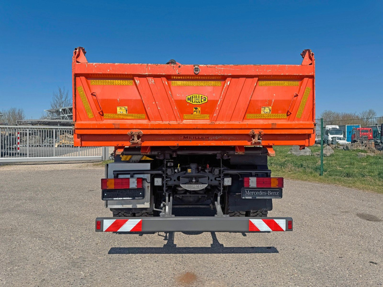 Mercedes-Benz 1844 4x4 Meiller 3S Bordmatik Palfinger PK16001K - Camion benne: photos 4 Mercedes-Benz 1844 4x4 Meiller 3S Bordmatik Palfinger PK16001K - Camion benne: photos 4