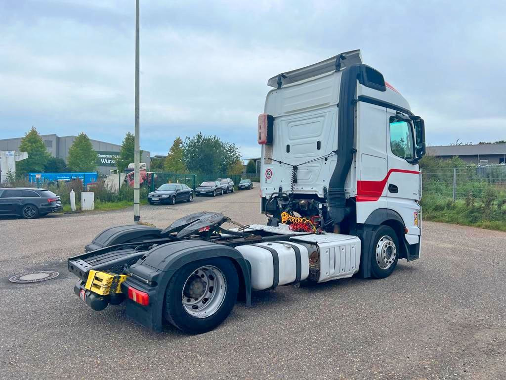 Mercedes-Benz 1842 4X2 mit Höhenverstellbarer Sattelkuppung Mercedes-Benz 1842 4X2 mit Höhenverstellbarer Sattelkuppung - Tracteur routier: photos 2 Mercedes-Benz 1842 4X2 mit Höhenverstellbarer Sattelkuppung Mercedes-Benz 1842 4X2 mit Höhenverstellbarer Sattelkuppung - Tracteur routier: photos 2