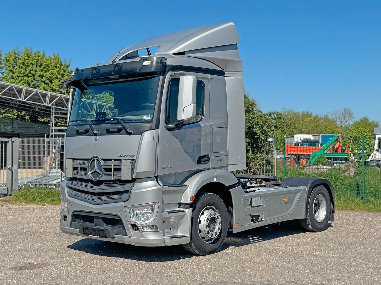 Mercedes-Benz 1845 4X2 Super Sauber mit Schubboden Hydraulik - Tracteur routier: photos 1 Mercedes-Benz 1845 4X2 Super Sauber mit Schubboden Hydraulik - Tracteur routier: photos 1