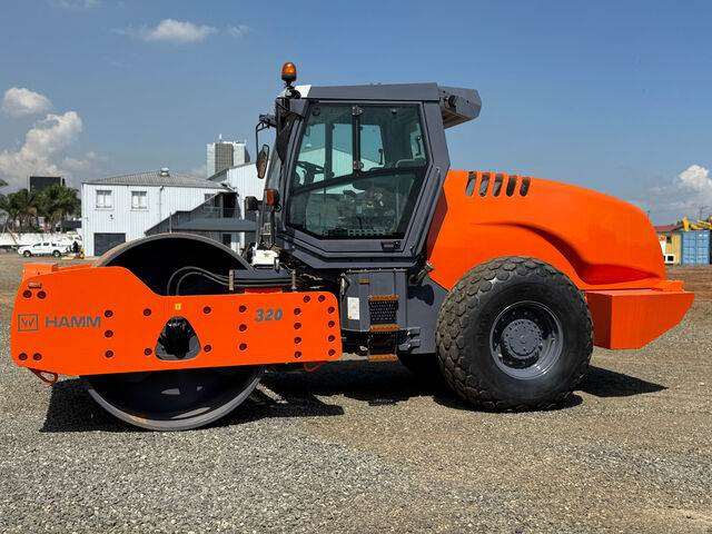 Hamm 320 - Compacteur à pieds de mouton/ Monocylindre: photos 1 Hamm 320 - Compacteur à pieds de mouton/ Monocylindre: photos 1