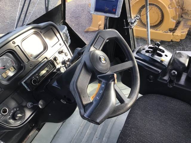 Chargeuse sur pneus CAT 966G: photos 24