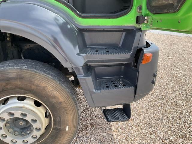 Camion grue Iveco Trakker 380: photos 21