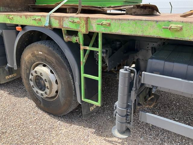 Camion grue Iveco Trakker 380: photos 22