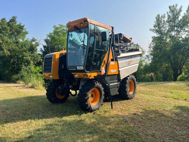 Pellenc MAV 8590 - Machine à vendanger: photos 1 Pellenc MAV 8590 - Machine à vendanger: photos 1