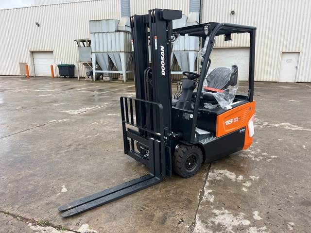 Doosan B15T-7 PLUS - Chariot élévateur électrique: photos 1 Doosan B15T-7 PLUS - Chariot élévateur électrique: photos 1