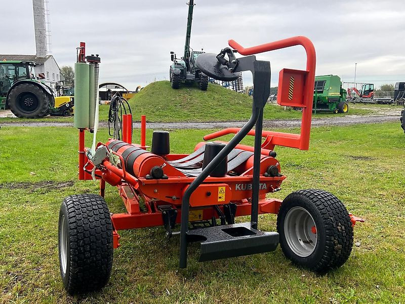 Kubota WR 1400 C - Enrubanneuse: photos 3 Kubota WR 1400 C - Enrubanneuse: photos 3