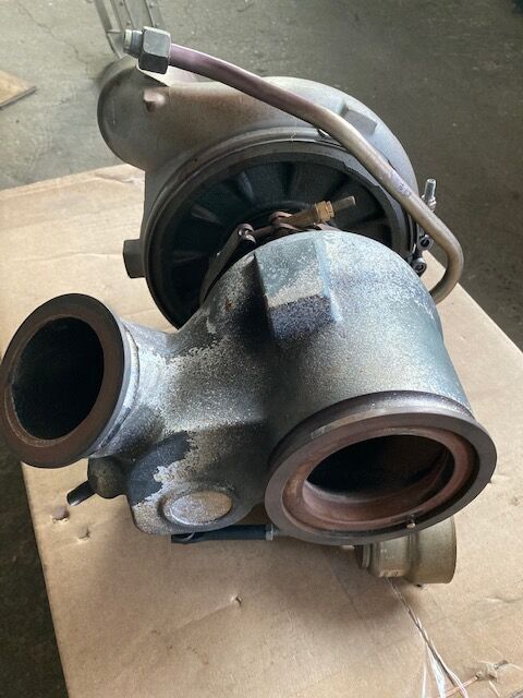 MAN D-2066LF und D-2066 LOH Fast neuer (51.09100-7907) - Turbocompresseur pour Camion: photos 1 MAN D-2066LF und D-2066 LOH Fast neuer (51.09100-7907) - Turbocompresseur pour Camion: photos 1