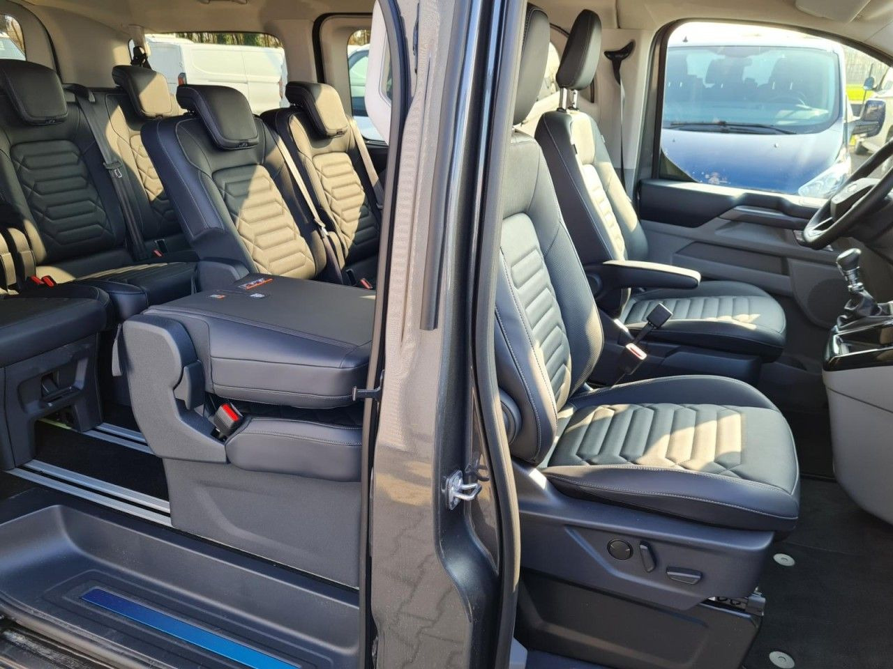 Ford Tourneo Custom 320 Titanium X L1 AHK LED LMF NAV - Transport de personnes: photos 4 Ford Tourneo Custom 320 Titanium X L1 AHK LED LMF NAV - Transport de personnes: photos 4