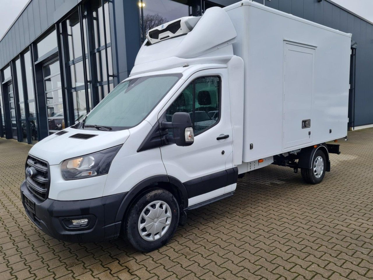 Ford Transit 350 Kühlkoffer STAND+FAHRKÜHLUNG TREND Ford Transit 350 Kühlkoffer STAND+FAHRKÜHLUNG TREND - Utilitaire frigorifique: photos 3 Ford Transit 350 Kühlkoffer STAND+FAHRKÜHLUNG TREND Ford Transit 350 Kühlkoffer STAND+FAHRKÜHLUNG TREND - Utilitaire frigorifique: photos 3