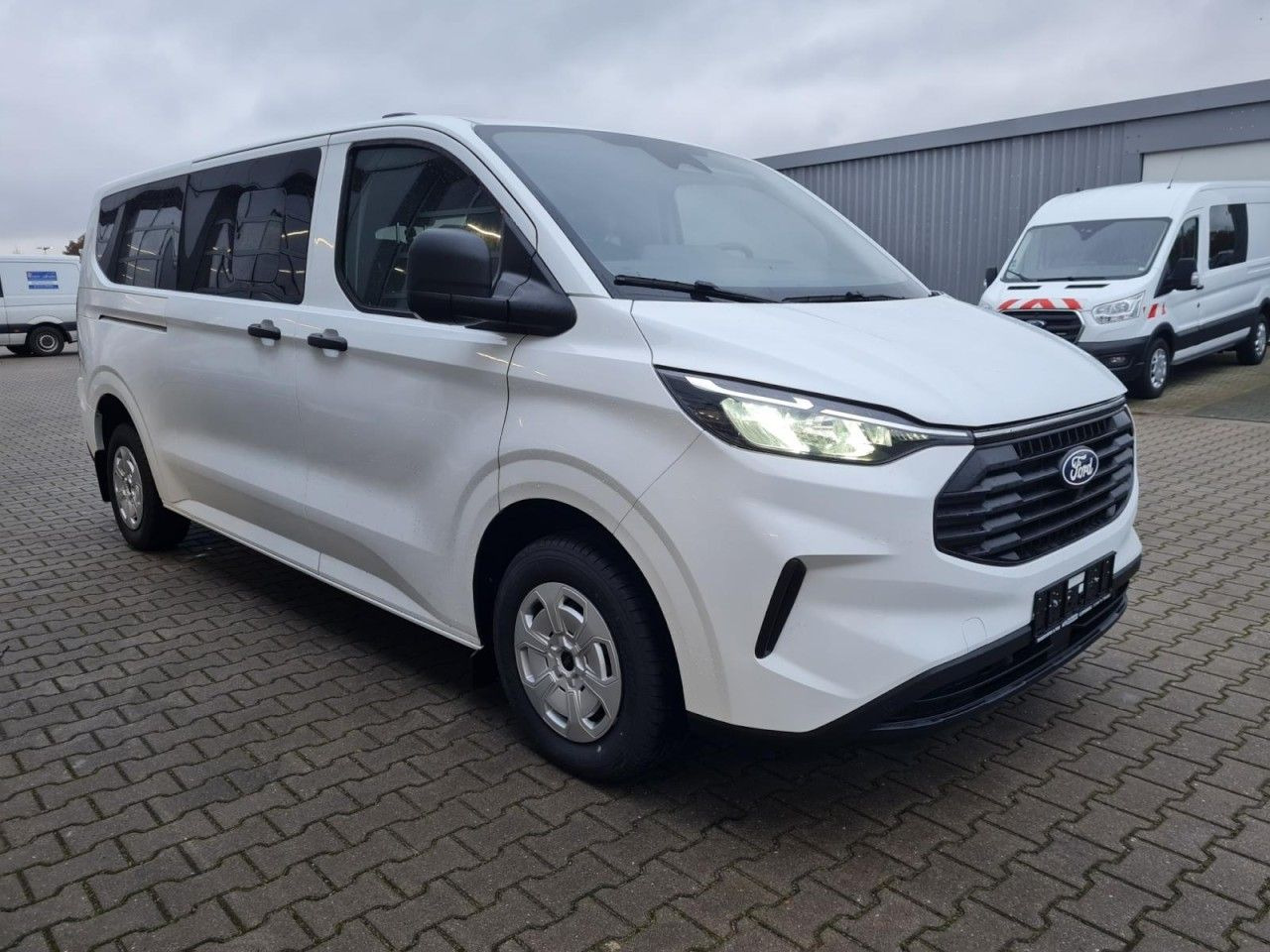 Ford Transit Custom Kombi 320 L2 Trend 9 Sitze KAMERA - Voiture: photos 3 Ford Transit Custom Kombi 320 L2 Trend 9 Sitze KAMERA - Voiture: photos 3