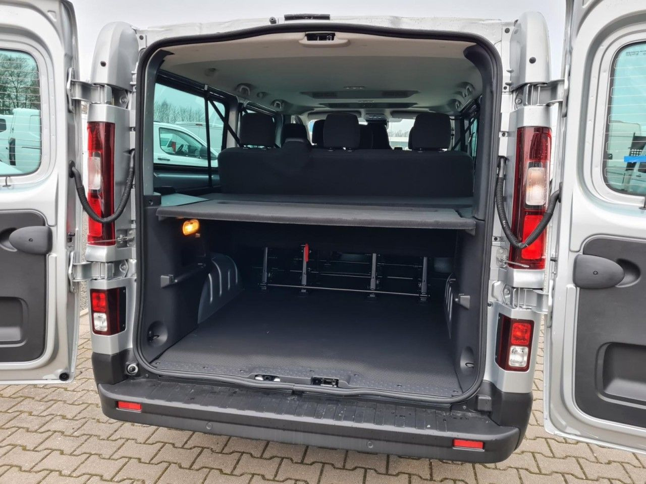 Voiture Renault Trafic Kombi 9-Sitze L2 Grand Equilibre KLIMA TE: photos 23