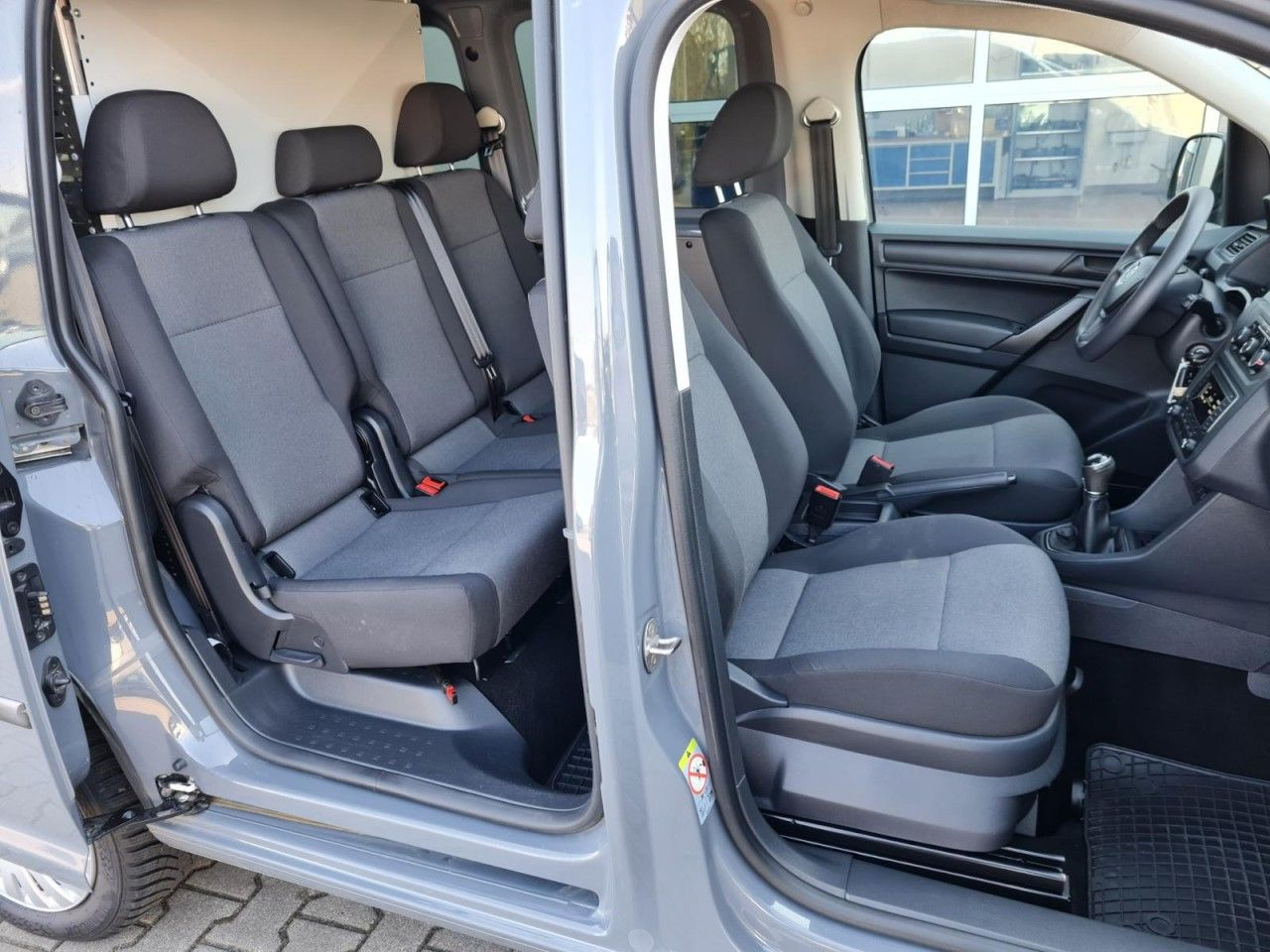 Volkswagen Caddy 4Motion 2.0 TDI Kombi (EURO 6d-TEMP) - Voiture: photos 4 Volkswagen Caddy 4Motion 2.0 TDI Kombi (EURO 6d-TEMP) - Voiture: photos 4