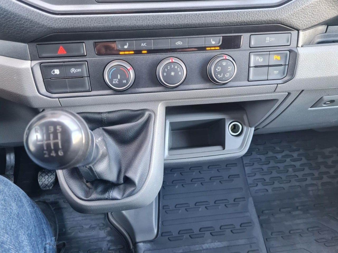 Fourgon utilitaire Volkswagen Crafter 35 Kasten TDI MR L3H3 RWD AHK: photos 21