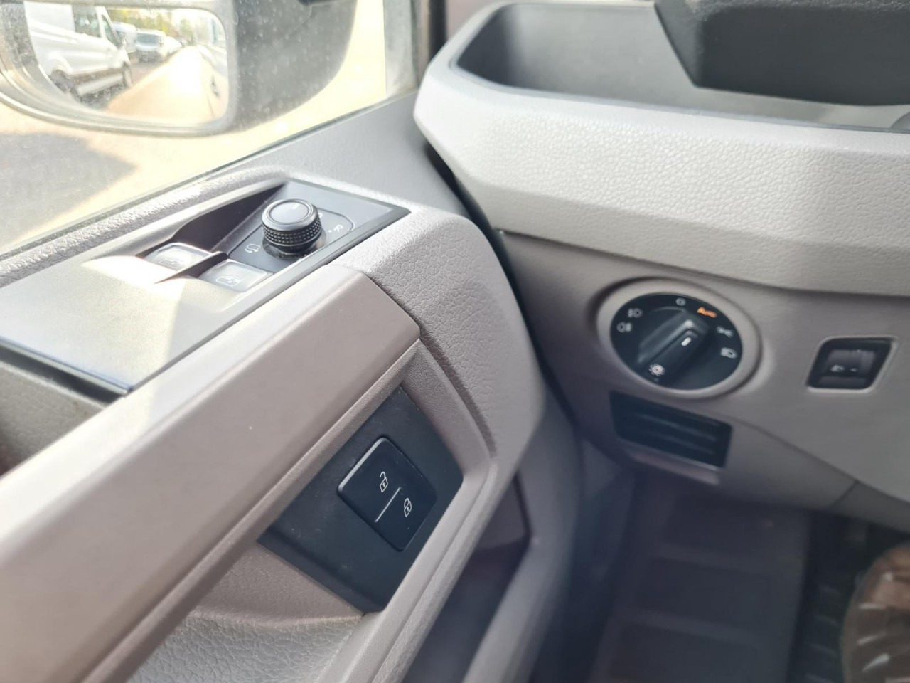 Fourgon utilitaire Volkswagen Crafter 35 Kasten TDI MR hoch NAVI KLIMA TEMPOMAT: photos 16 Fourgon utilitaire Volkswagen Crafter 35 Kasten TDI MR hoch NAVI KLIMA TEMPOMAT: photos 16