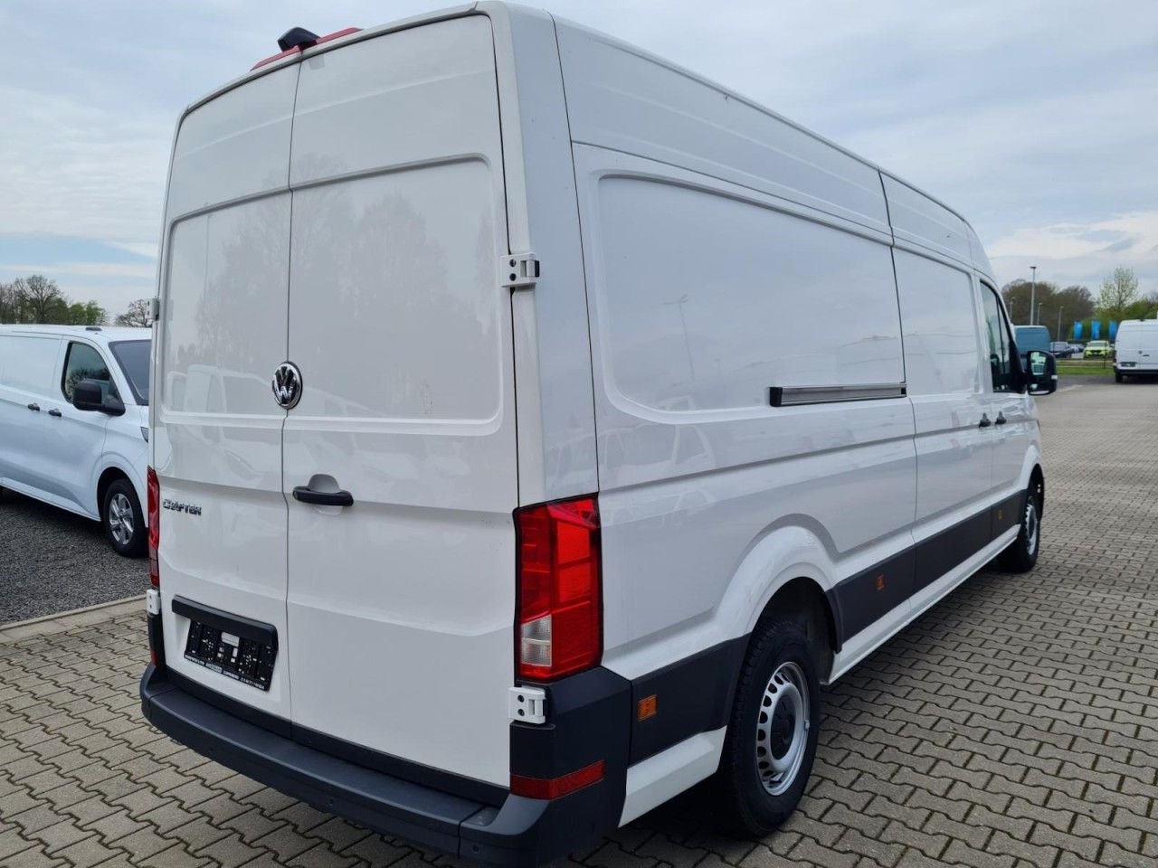 Volkswagen Crafter 35 Kasten lang L4H2 KLIMA NAVI_APP HOLZB Volkswagen Crafter 35 Kasten lang L4H2 KLIMA NAVI_APP HOLZB - Fourgon utilitaire: photos 4 Volkswagen Crafter 35 Kasten lang L4H2 KLIMA NAVI_APP HOLZB Volkswagen Crafter 35 Kasten lang L4H2 KLIMA NAVI_APP HOLZB - Fourgon utilitaire: photos 4