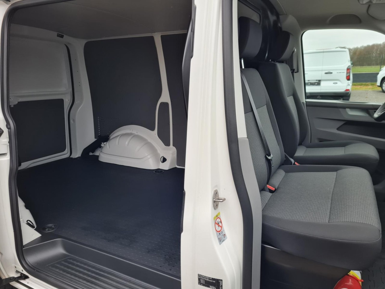 Fourgonnette Volkswagen T6.1 Kasten KR Heckklappe KAMERA KLIMA Navi App: photos 17 Fourgonnette Volkswagen T6.1 Kasten KR Heckklappe KAMERA KLIMA Navi App: photos 17