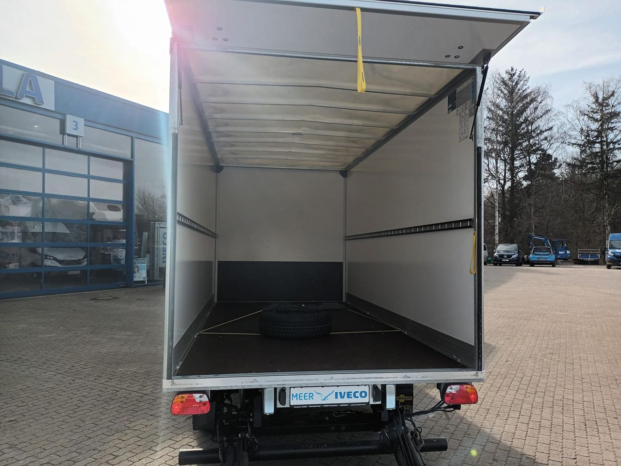 Iveco Daily 35S14HE Koffer LBW, Rückfahrkamera 2x a... - Fourgon grand volume: photos 5 Iveco Daily 35S14HE Koffer LBW, Rückfahrkamera 2x a... - Fourgon grand volume: photos 5