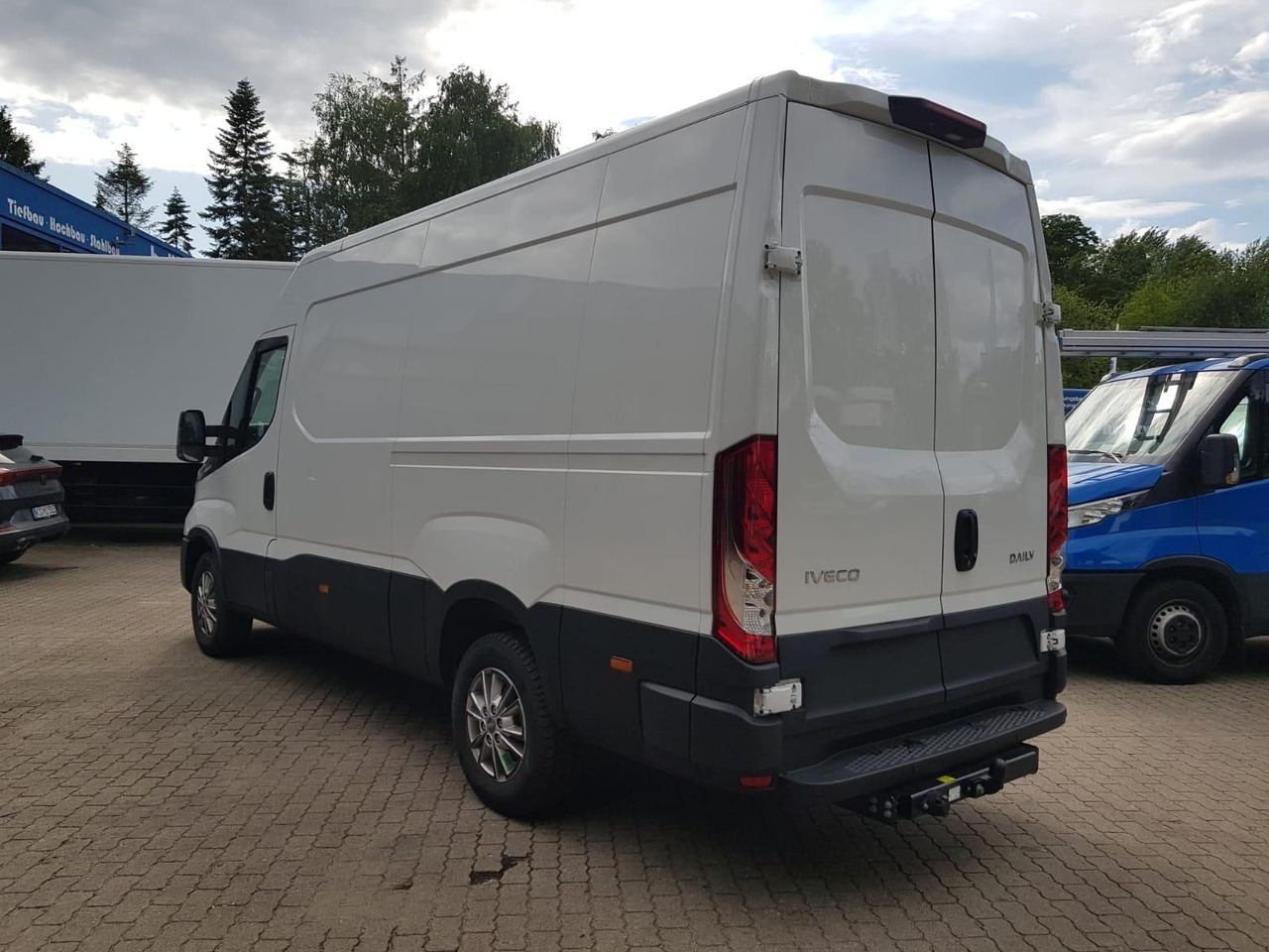 Iveco Daily 35S18HA8 V 3520L mit AHK, Rückfahrkamer... - Fourgon utilitaire: photos 3 Iveco Daily 35S18HA8 V 3520L mit AHK, Rückfahrkamer... - Fourgon utilitaire: photos 3