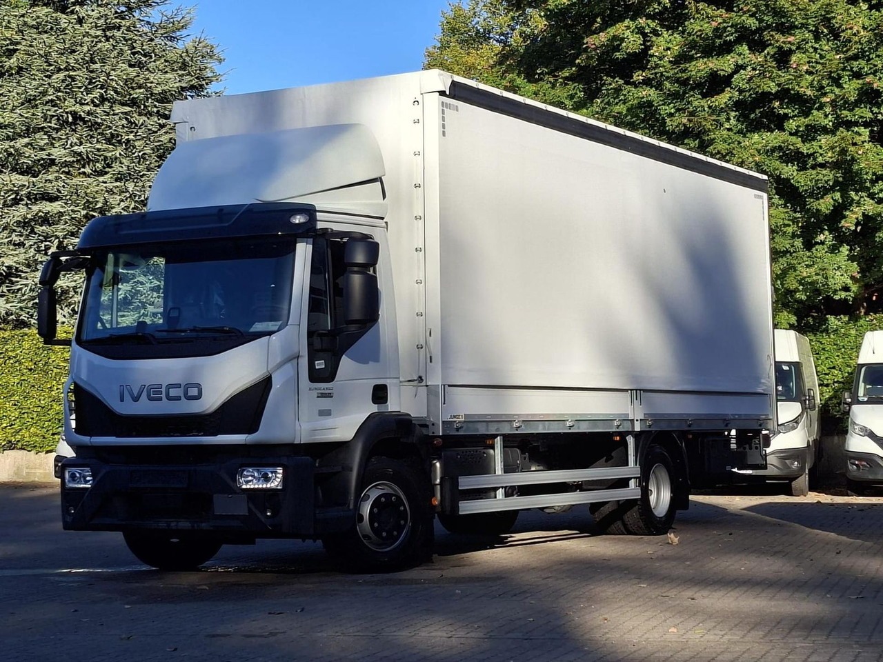 Iveco ML120E25/P JUNGE KOFFER LBW 1,5t AHK 185 kW (... - Fourgon grand volume: photos 1 Iveco ML120E25/P JUNGE KOFFER LBW 1,5t AHK 185 kW (... - Fourgon grand volume: photos 1