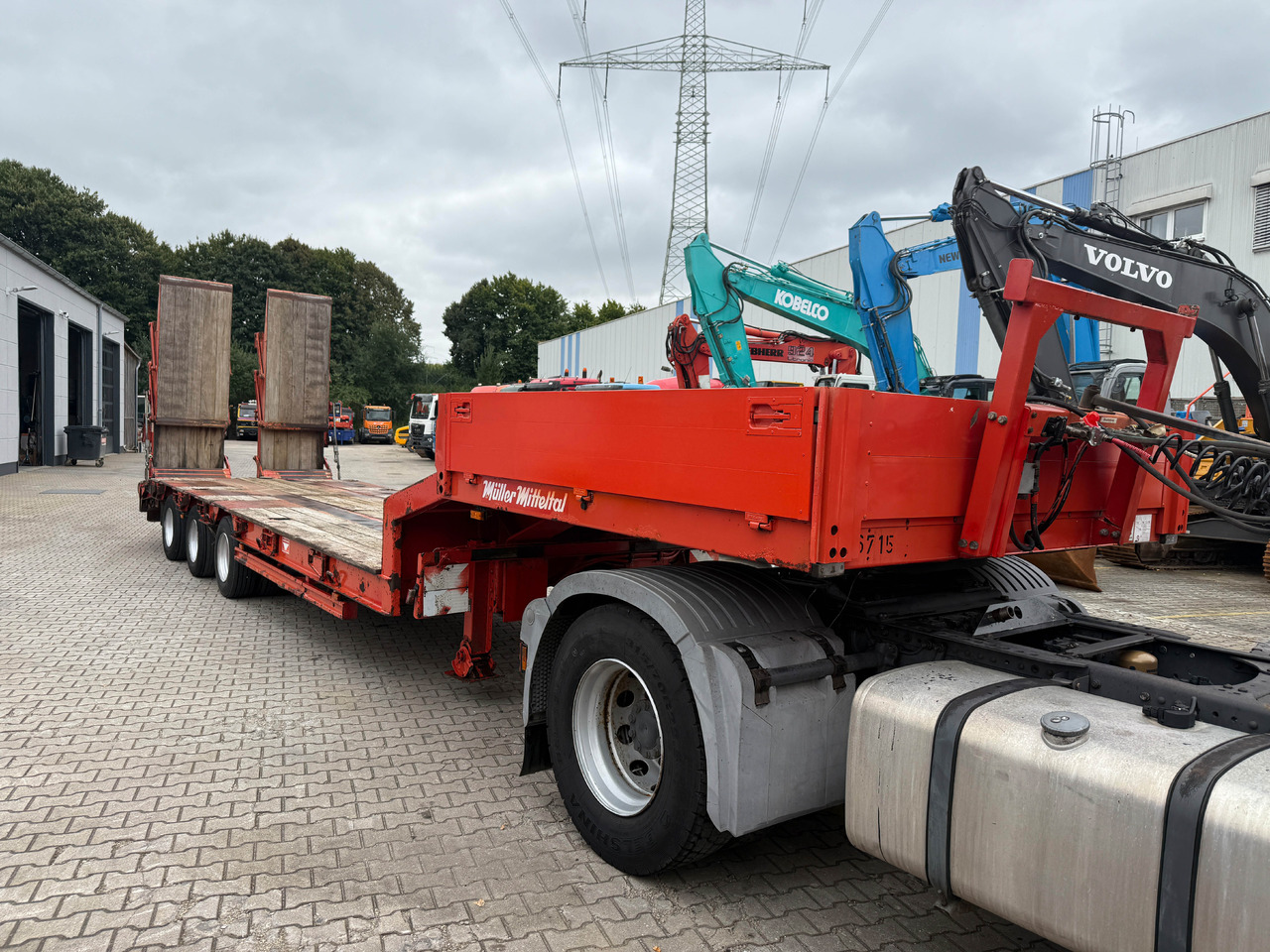 Müller Mitteltal TS3 Tieflader Auflieger mit hydr. Rampen - Semi-remorque surbaissé: photos 3 Müller Mitteltal TS3 Tieflader Auflieger mit hydr. Rampen - Semi-remorque surbaissé: photos 3