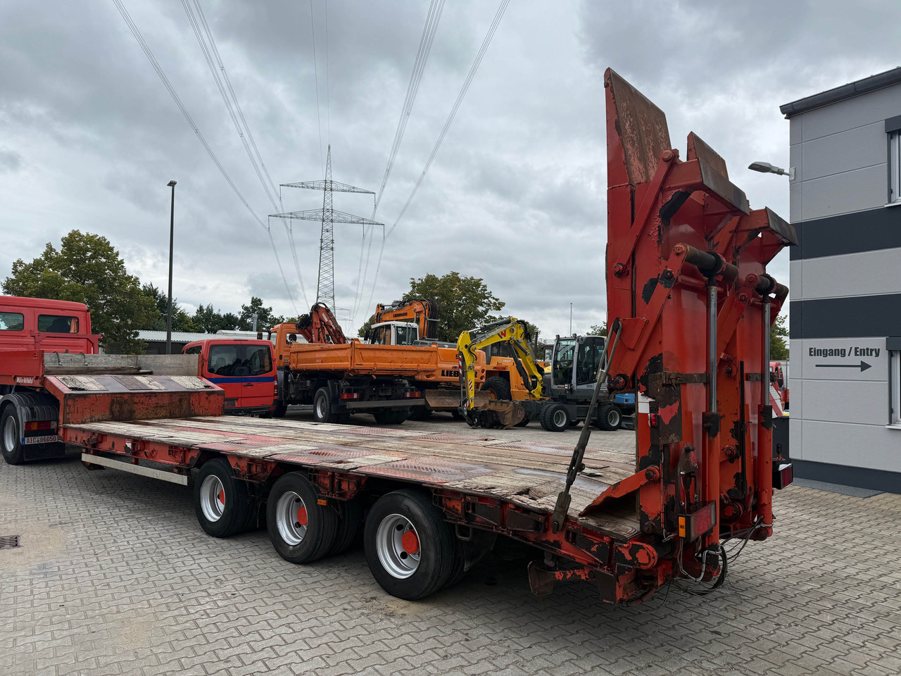 Müller Mitteltal TS3 Tieflader Auflieger mit hydr. Rampen - Semi-remorque surbaissé: photos 5 Müller Mitteltal TS3 Tieflader Auflieger mit hydr. Rampen - Semi-remorque surbaissé: photos 5