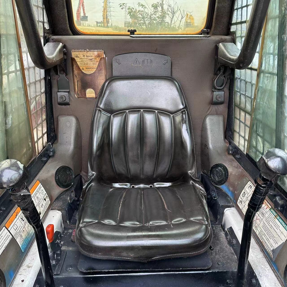 BOBCAT S160 - Mini chargeuse: photos 5 BOBCAT S160 - Mini chargeuse: photos 5