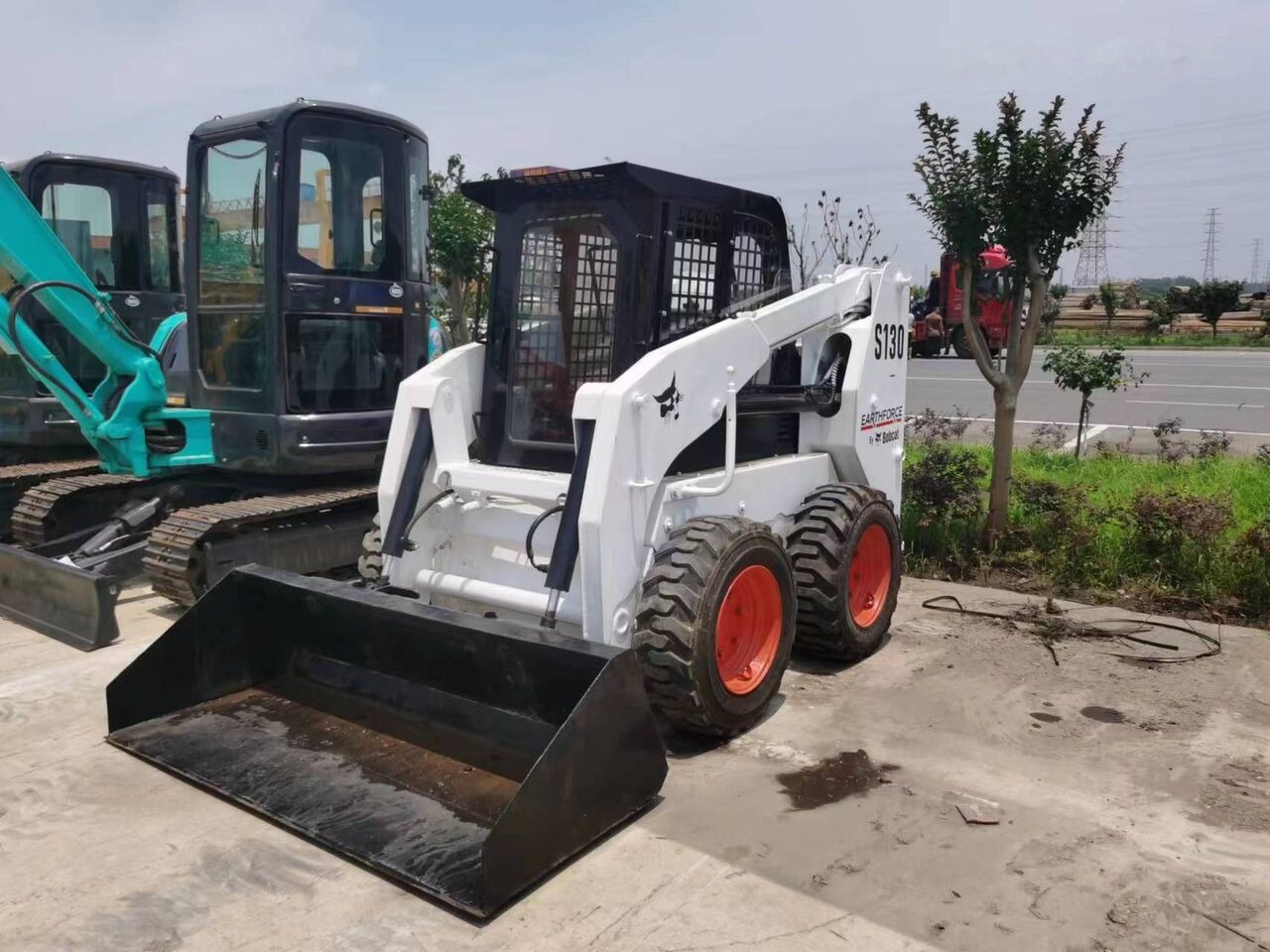 Bobcat S130 - Mini chargeuse: photos 5 Bobcat S130 - Mini chargeuse: photos 5