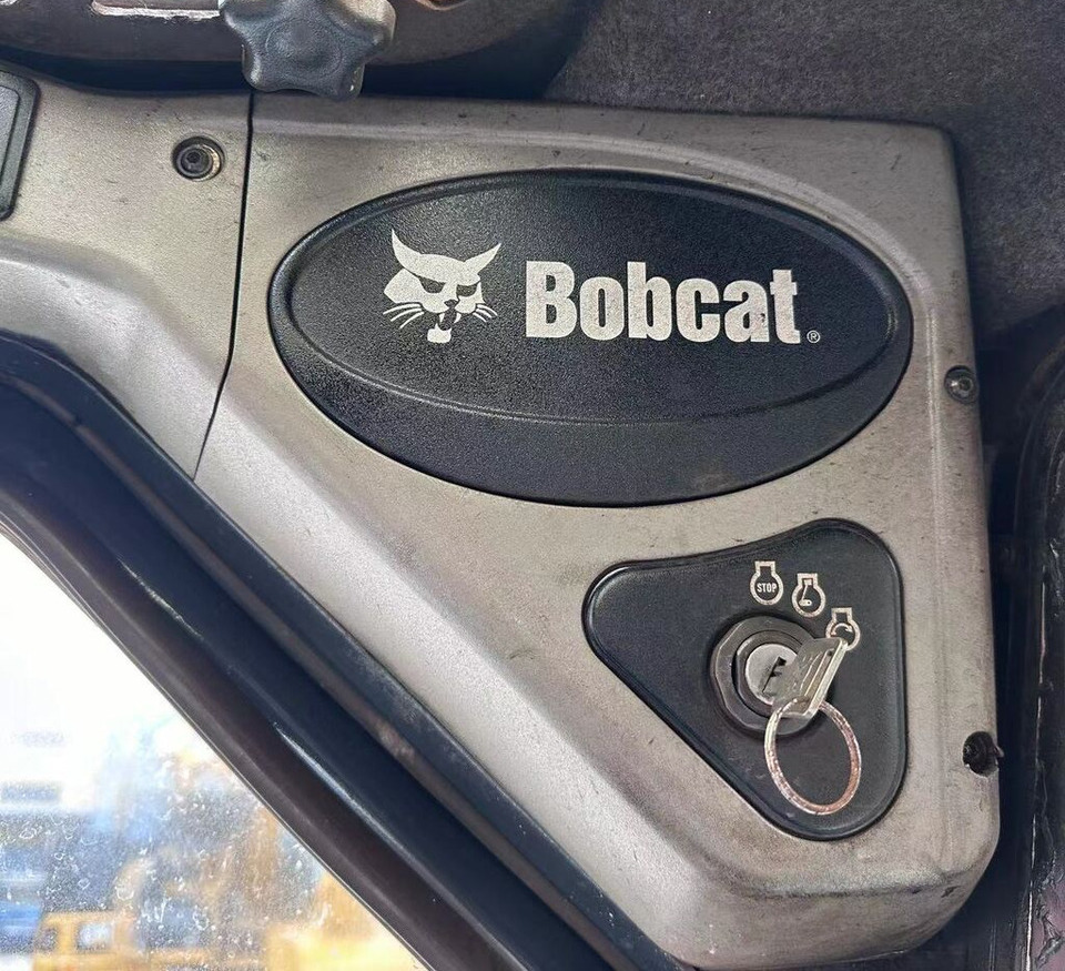 Bobcat S160 - Mini chargeuse: photos 3 Bobcat S160 - Mini chargeuse: photos 3