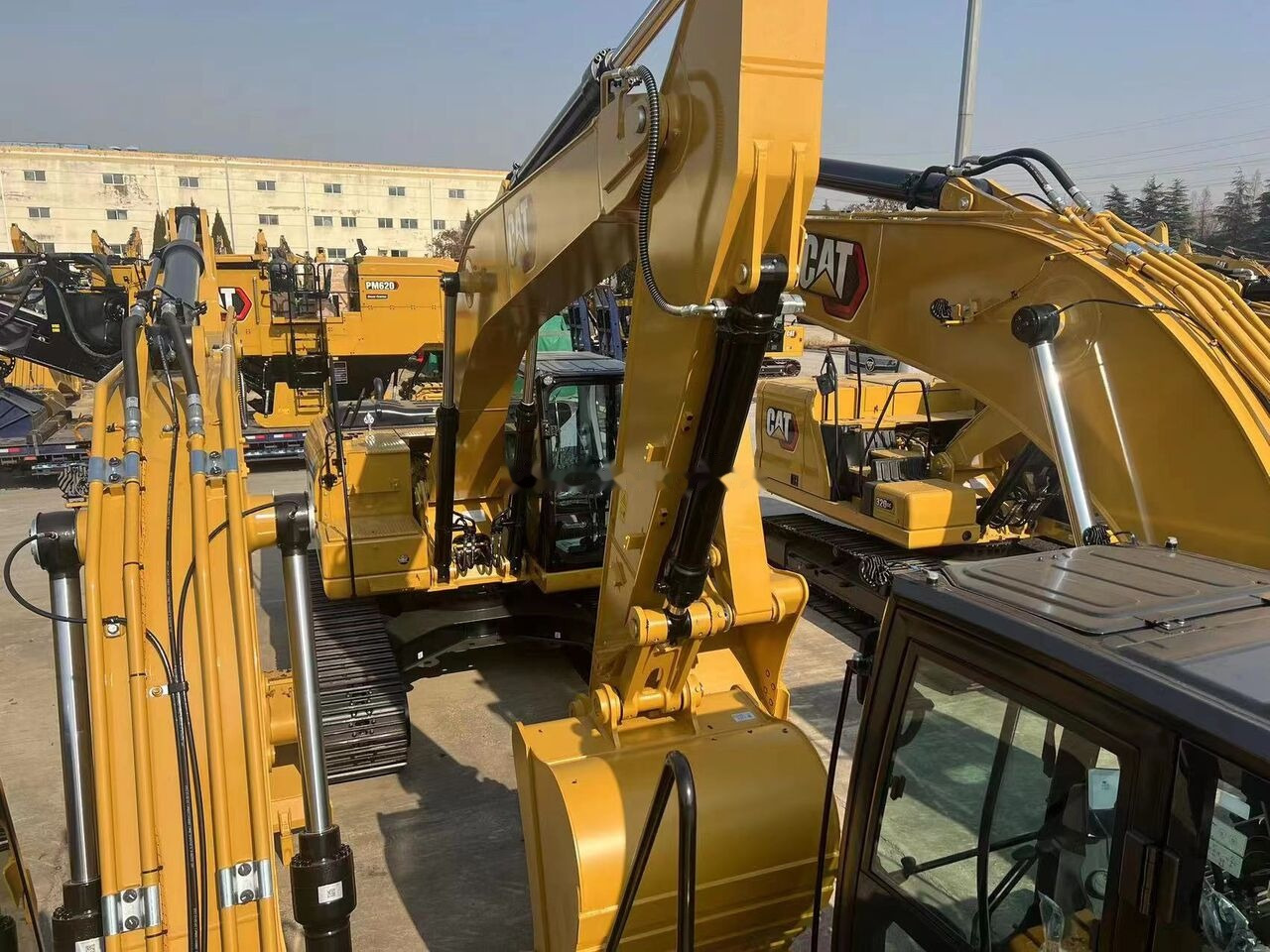 Caterpillar 323GX - Pelle sur chenille: photos 2 Caterpillar 323GX - Pelle sur chenille: photos 2