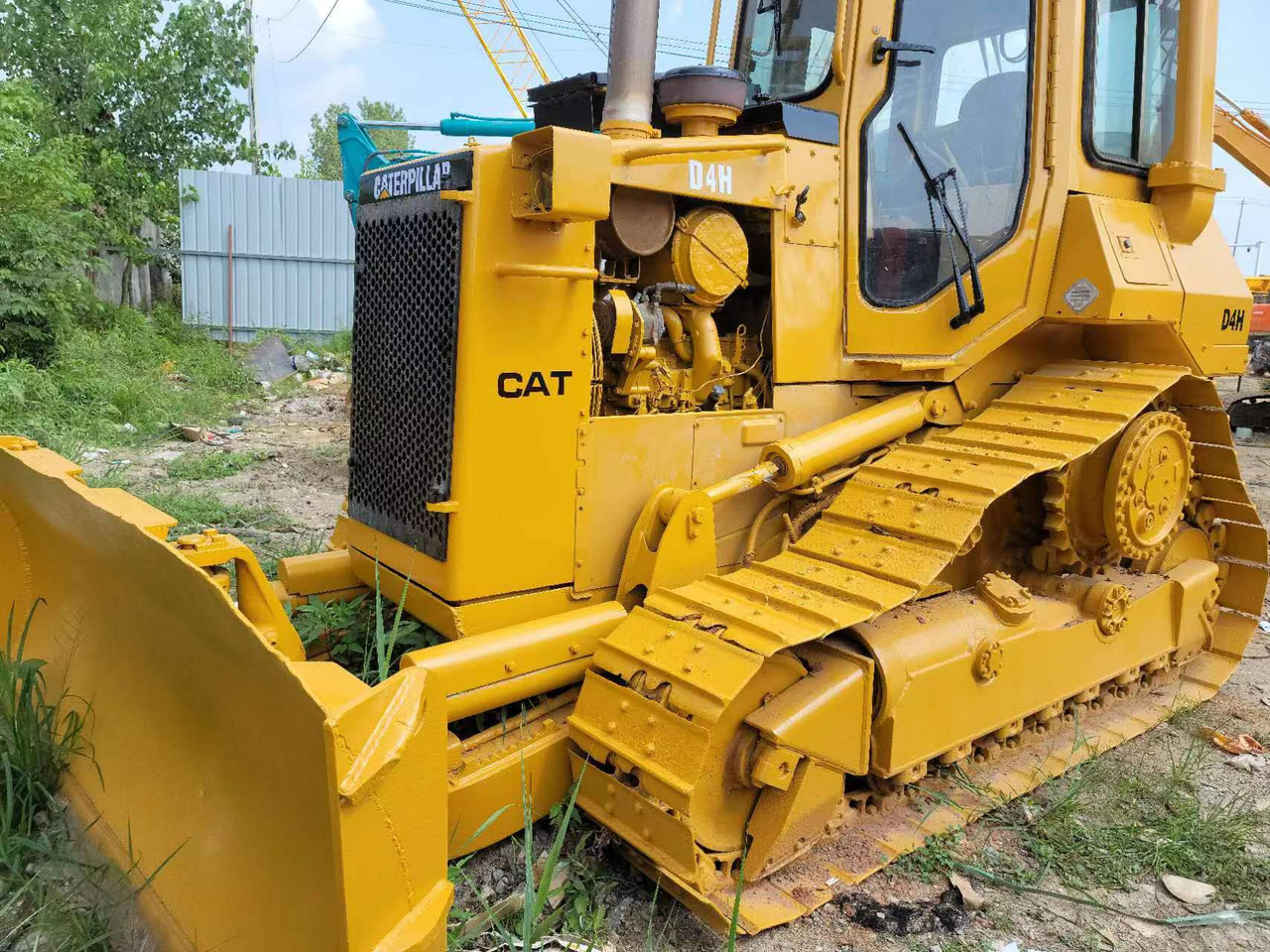 Caterpillar D4H - Bulldozer: photos 2 Caterpillar D4H - Bulldozer: photos 2