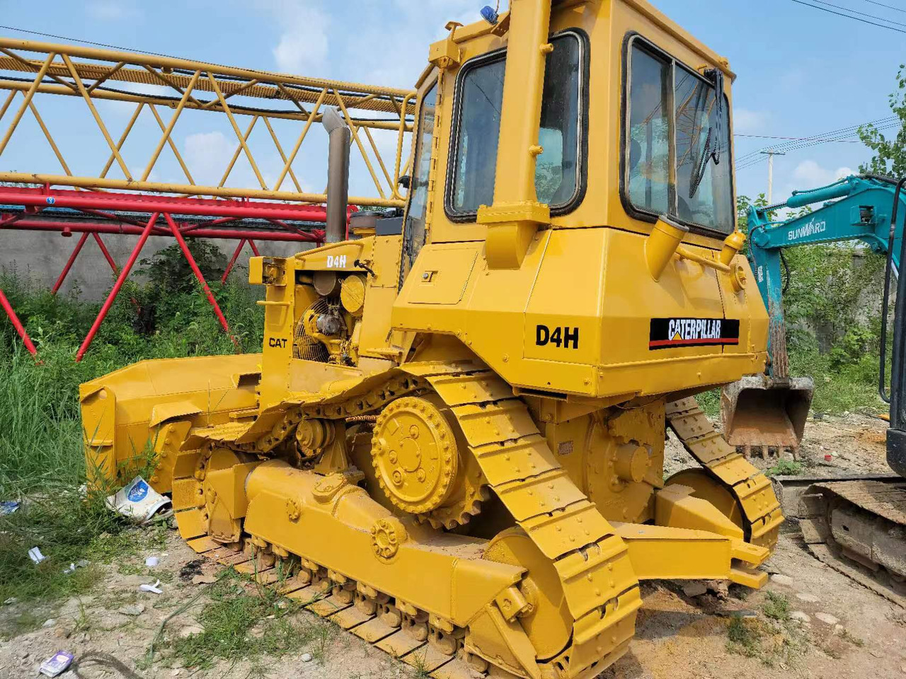 Caterpillar D4H - Bulldozer: photos 1 Caterpillar D4H - Bulldozer: photos 1