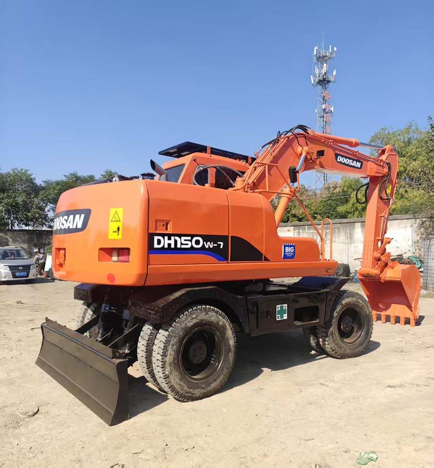 Doosan DH150W - Pelle sur pneus: photos 4 Doosan DH150W - Pelle sur pneus: photos 4